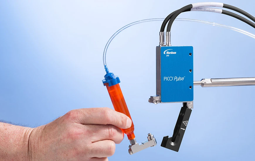 Hệ thống phun keo tự động ng&agrave;nh bao b&igrave; lợi &iacute;ch phun keo tự động